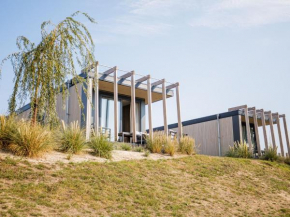 Chalet with a view of the beach or harbour